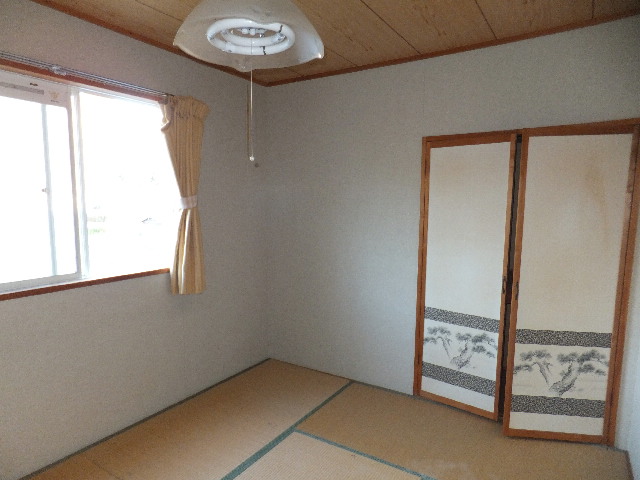 ɓ sY 24