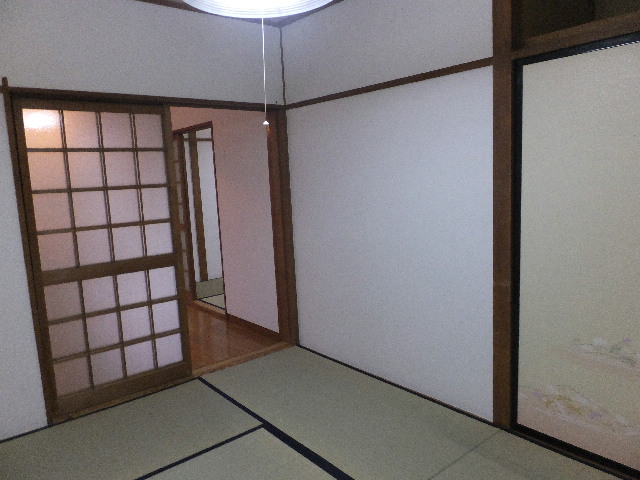 ɓ sY 24