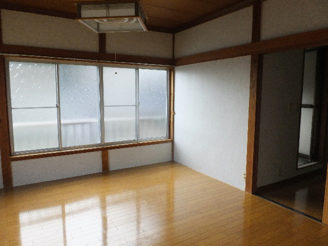 ɓ sY 9