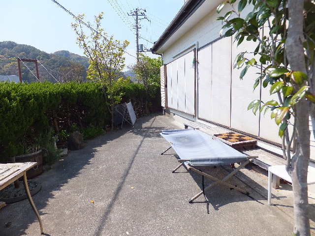 ɓ sY 8