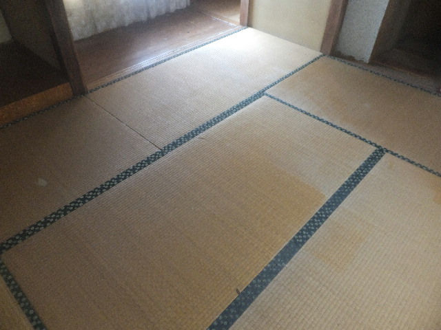 ɓ sY 22